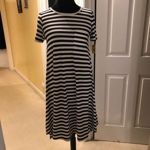 Lularoe Carly black and White